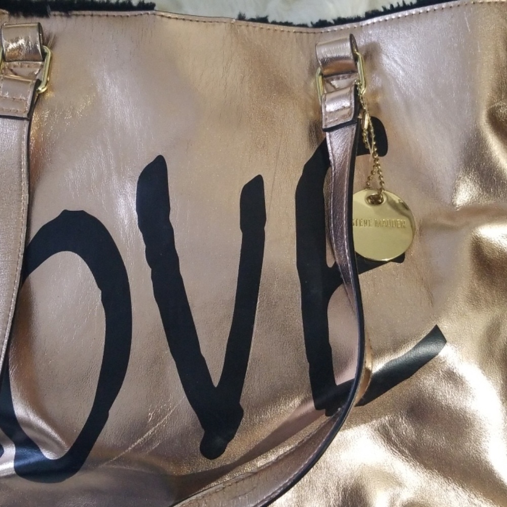 A steve madden  hand bag